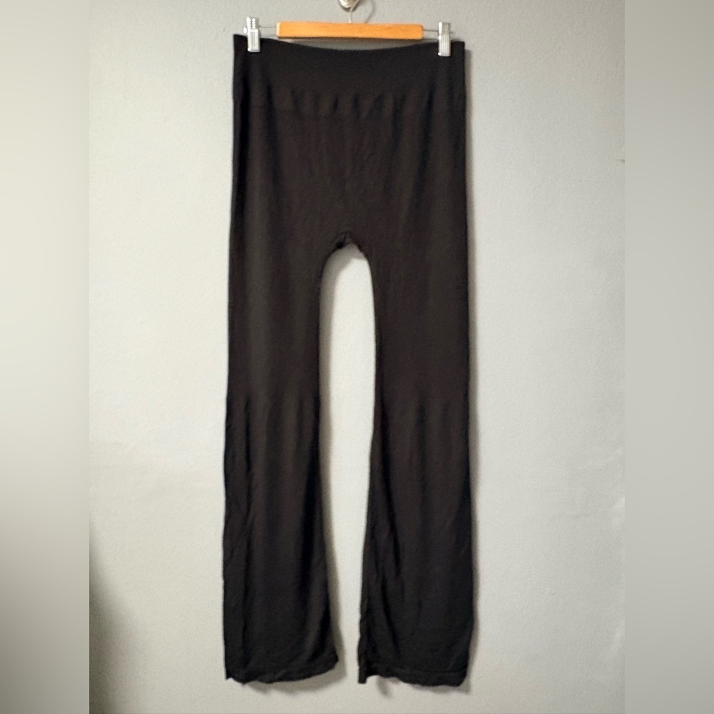 NWT Halara Seamless Modal Blend High Waisted Flared Leggings in Black. Large